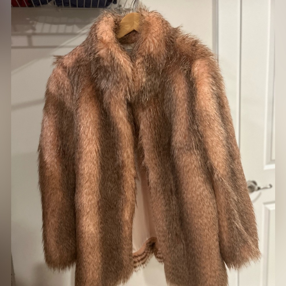 HM faux fur jacket. Excellent condition. Size 8 women’s. Final sale.